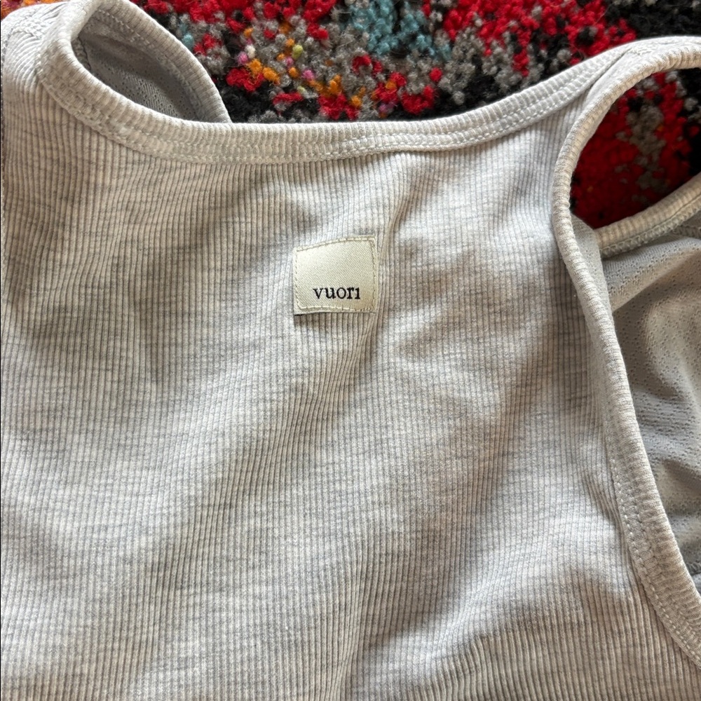 Vuori Women's Heather Gray Cropped Ribbed Tank Top - Picture 3 of 3